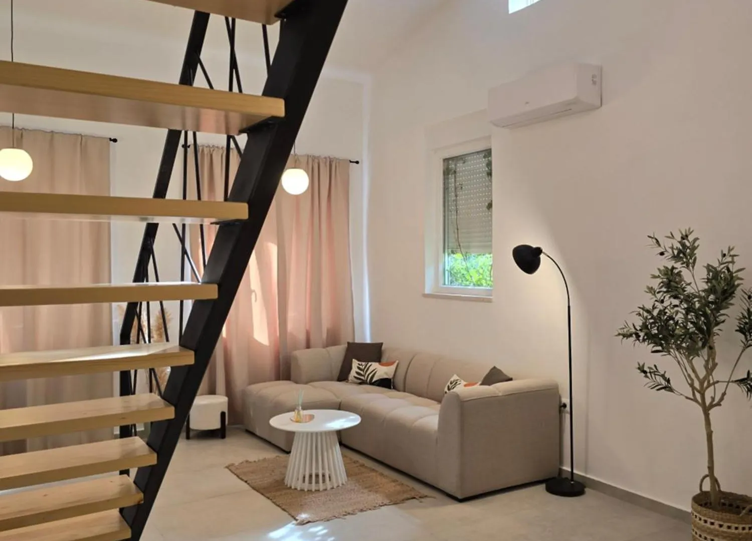 Studio Navis Pula 0*,
